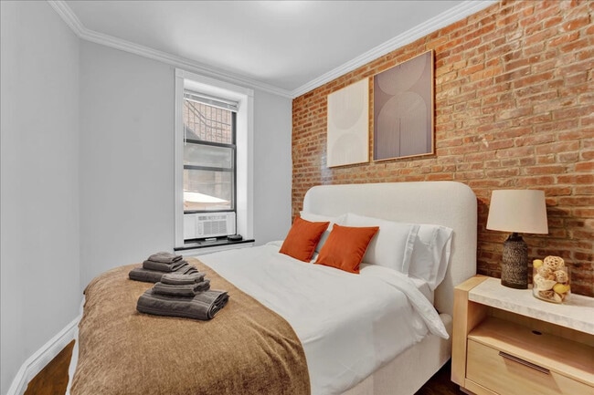 336-338-338 E 18th St Unit SI ID1250778P