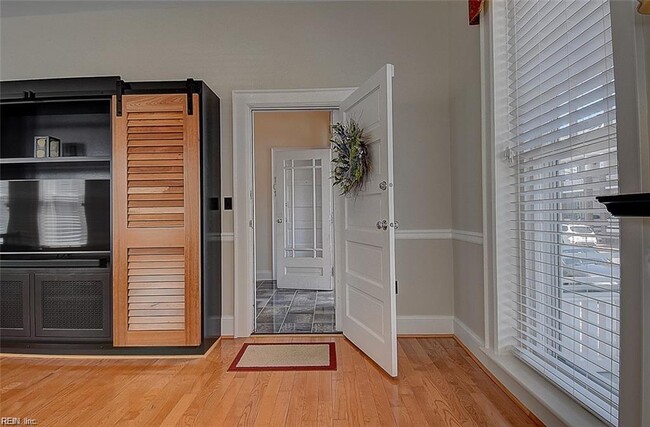 Photo - 448 Dinwiddie St Unit 102