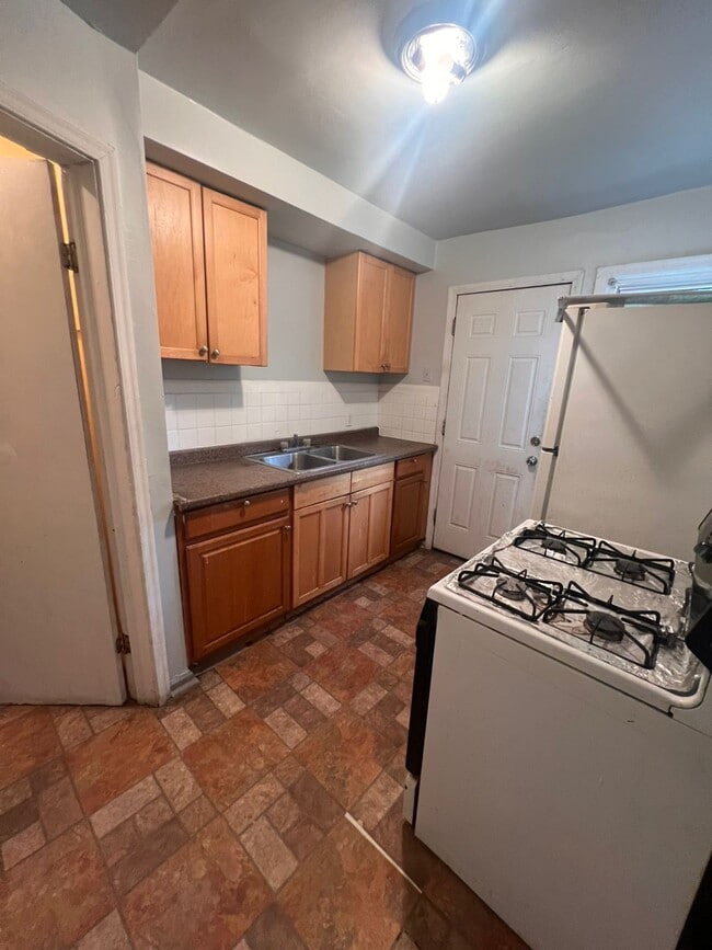 Photo - 17127-17135 Kelly Rd