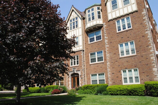 Photo - 2558 Madison Rd Apartments