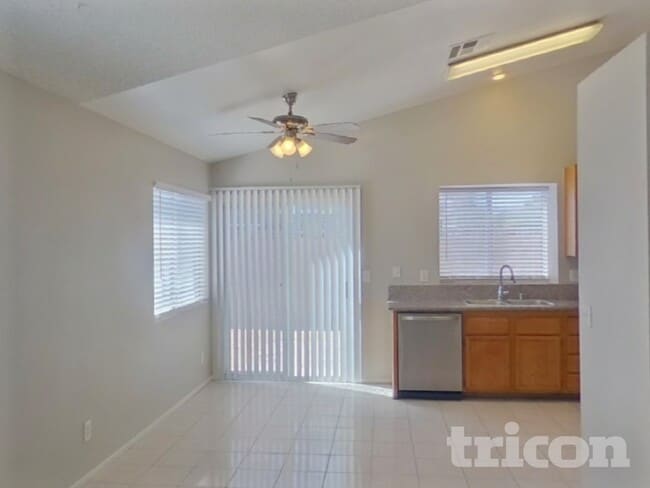 Photo - 2013 Havelina St