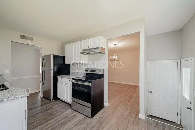 Photo - 11020 Linnell Dr