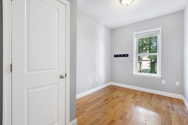 Photo - 149 Webster Ave Unidad Apt 4