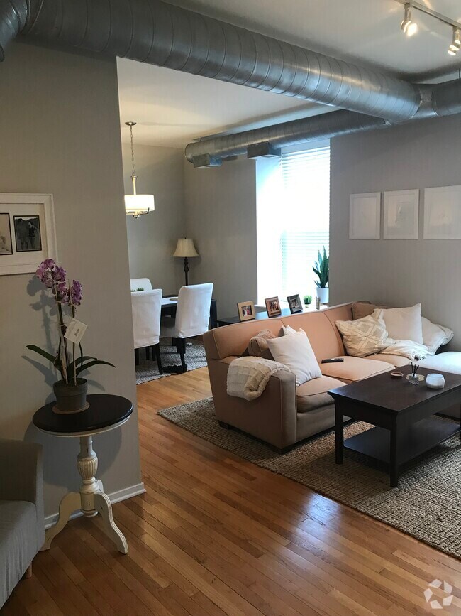 Building Photo - 811 S Lytle St Rental
