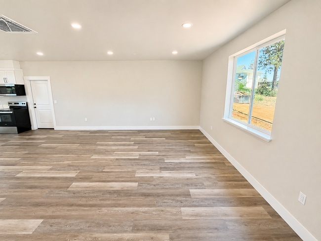 Photo - 5581-5581 Linrich Ln
