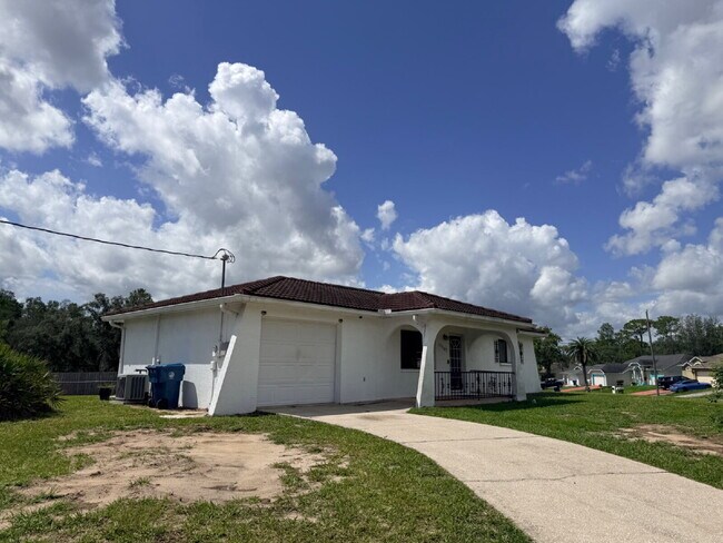 Photo - Adorable 2 Bedroom, 1 Bathroom, 1 Car Garage Home on a Large Corner Lot for rent.