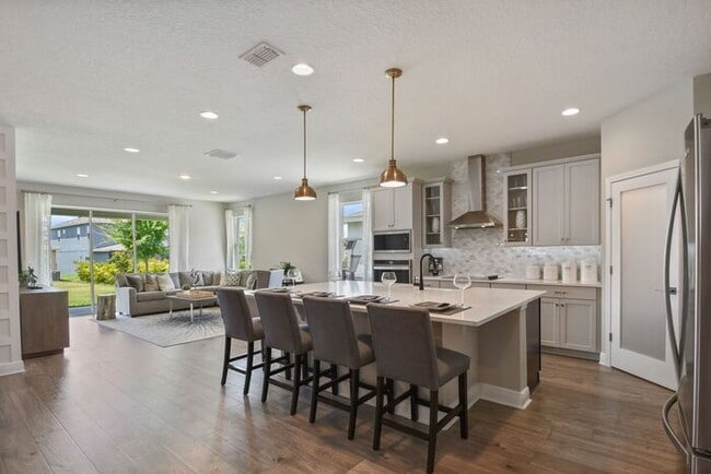 Photo - "Unfurnished" Luxurious 5/3.5 Stunning Hom...