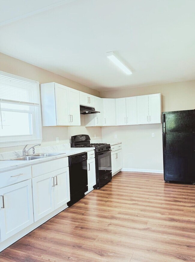 Photo - 33 Elmwood Ave