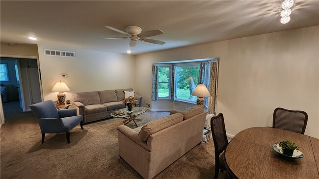 4 Brook Hollow