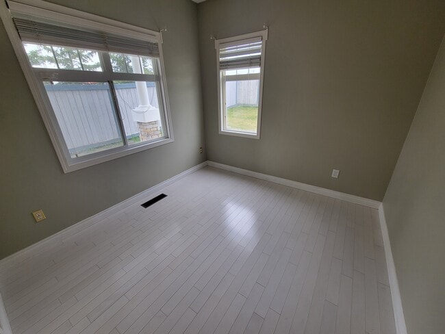 Photo - 1179 Summerside Dr SW