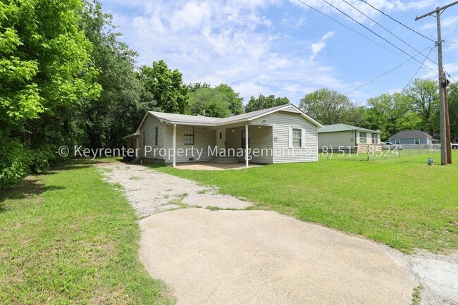 Photo - 504 W Chestnut St