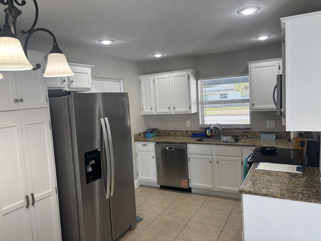 Building Photo - 8314 Calais Cir
