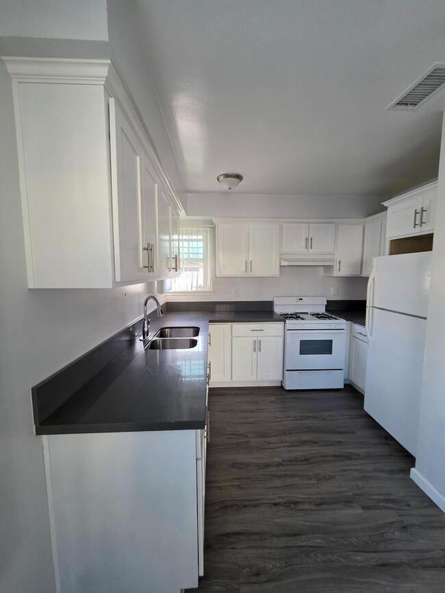 Photo - 5527 W 118th