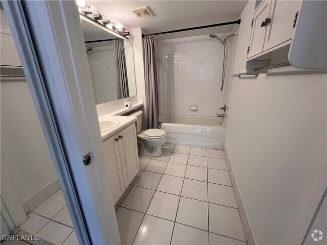 Building Photo - 1170 Wildwood Lakes Blvd Unit 203 Rental