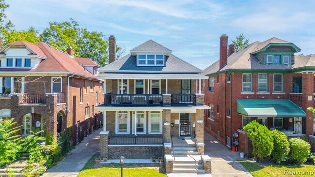 Photo - 3273 Cortland St