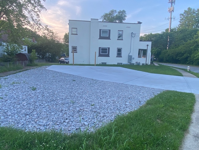 Parking Pad - 2546 Duck Creek Rd Unit First Floor