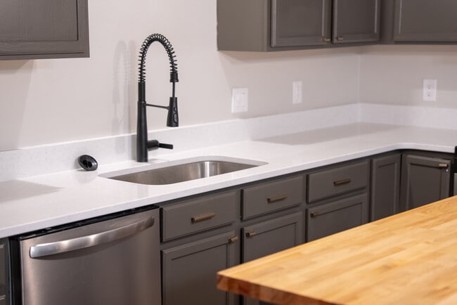 Photo - 928 NE Kamies Ln