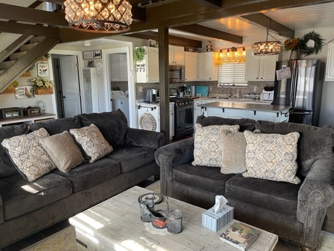 Building Photo - 2 BEDROOM 2 BATH+ LOFT - 1 ACRE - UNFURNISHED or FURNISHED