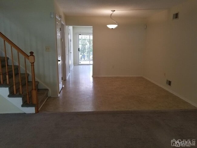 Photo - 121 Sassafras Ct