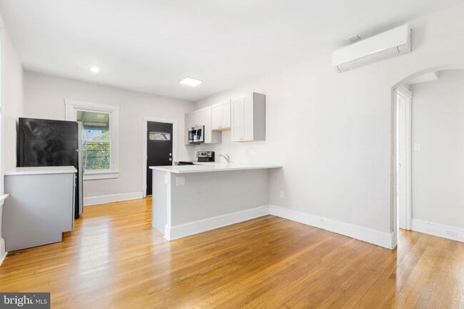 Building Photo - 1608 N Broom St Unit 6