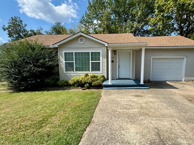 Building Photo - Spacious Home with Garage, Deck & Convenient Location