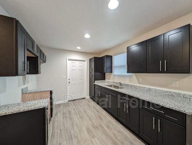 Photo - 1528 W 24th St