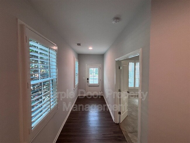 Photo - 745 Hamilton Cir SE