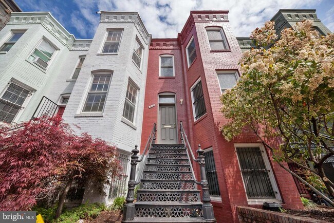 Photo - 608 C St NE Townhome