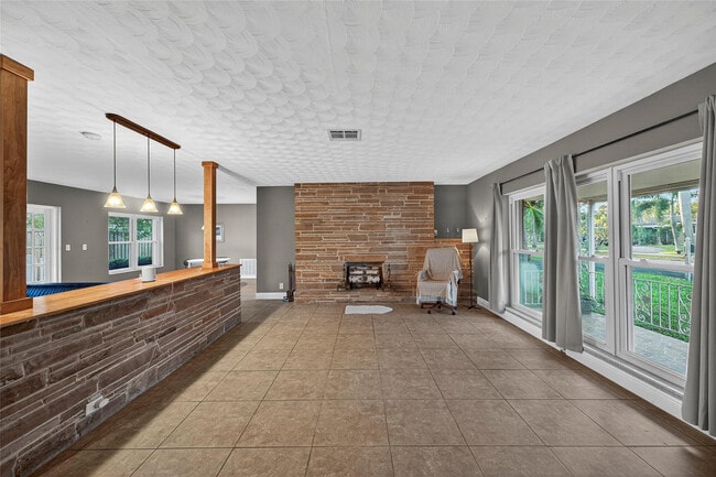 Photo - 2750 SE 3rd St