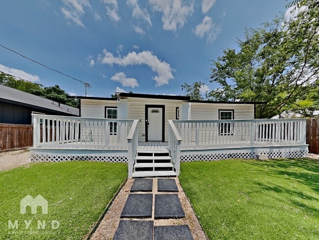Building Photo - 115 Fredonia St Rental