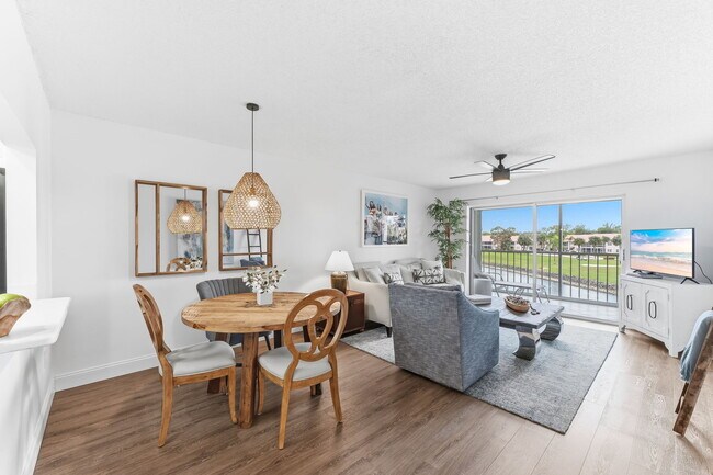 Photo - 300 Forest Lakes Blvd Unidad 312