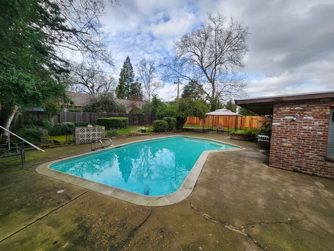 Photo - Central Roseville, Pool, Gardner Single Story Large Yard,  3 bedrooms, 2 baths,  1931sqft Gardner...