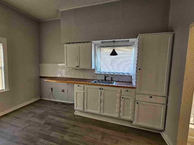 Photo - 315 W 9th Ave