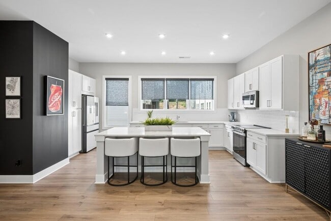 Photo - 500 Zeal St SE