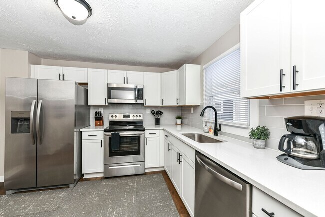 Building Photo - 3BD 2BA Grant’s Fresh Modern Charm in Nobl... Rental