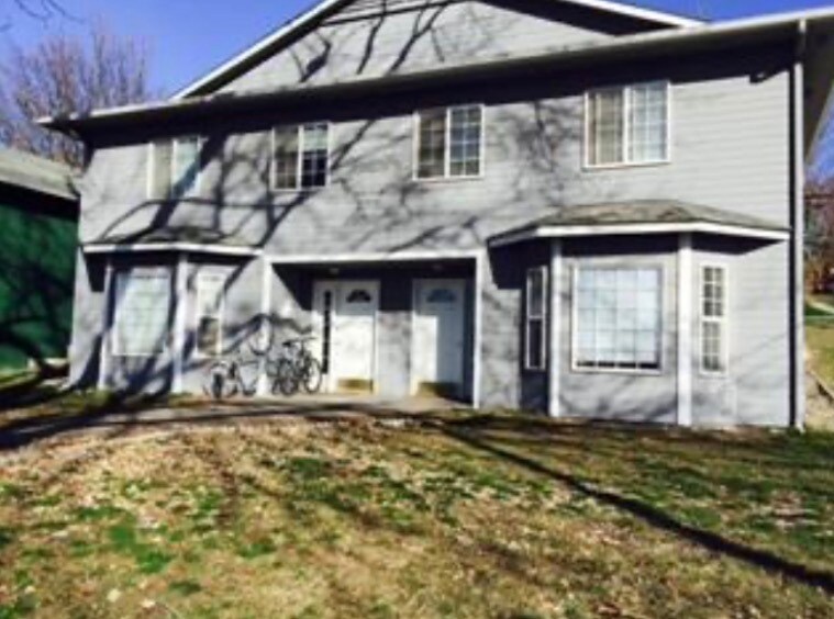 Photo - 702 W A St