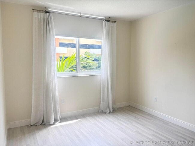 2775 NE 187th St Unit 325