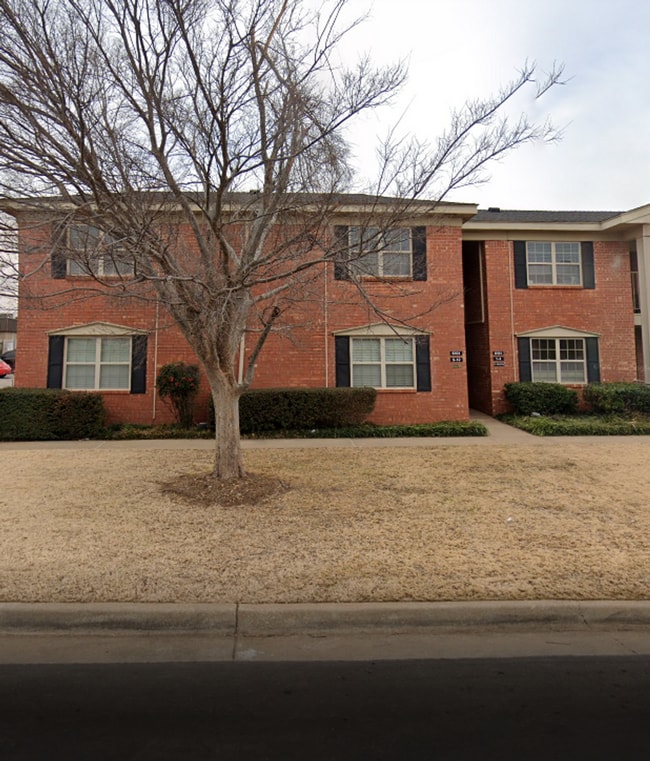 Building Photo - Great 2 Bedroom Condo !