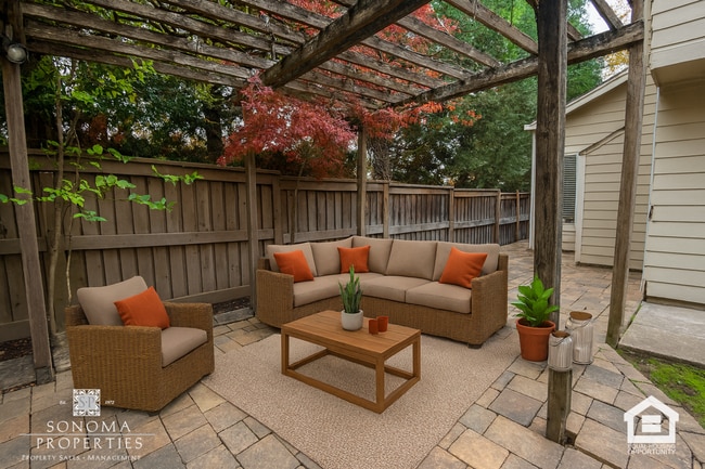 Photo - Lovely Updated 3BD/2.5BA Home Located In Fryer Creek!