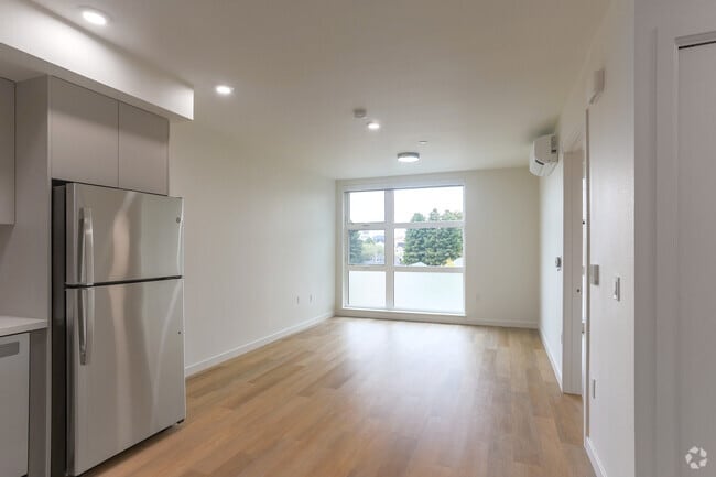 1BR, 1BA - 552SF - Living Room