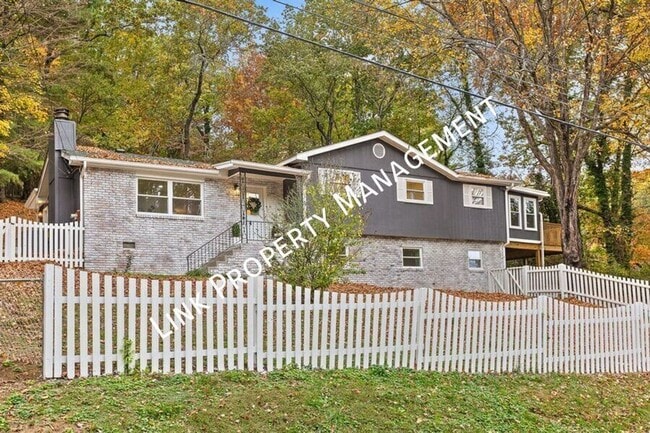 Building Photo - 3235 Haywood Ave