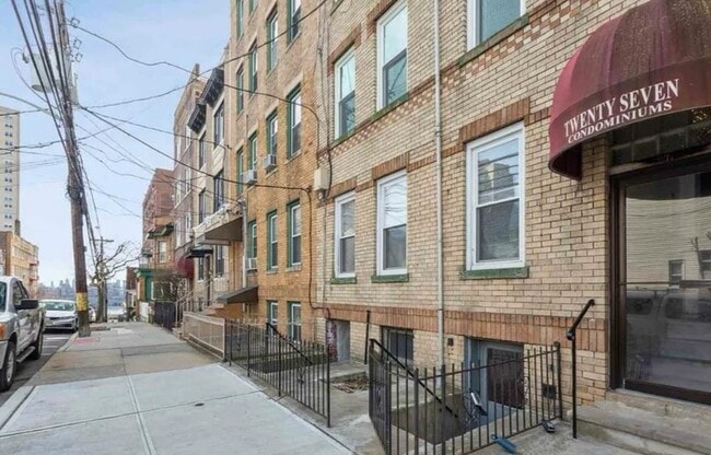Building Photo - 27 66th St Unit 3 Rental