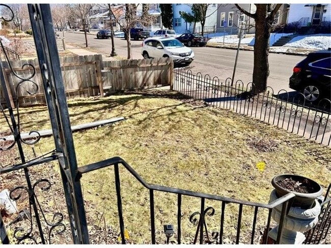 Photo - 947 6th St E