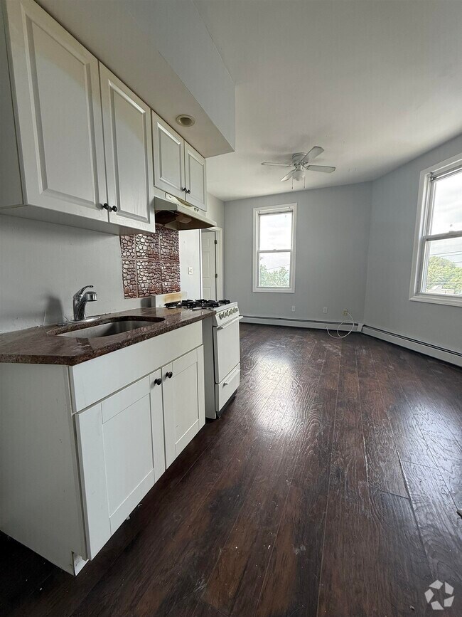 Building Photo - 1209 43rd St Unit 6 Rental