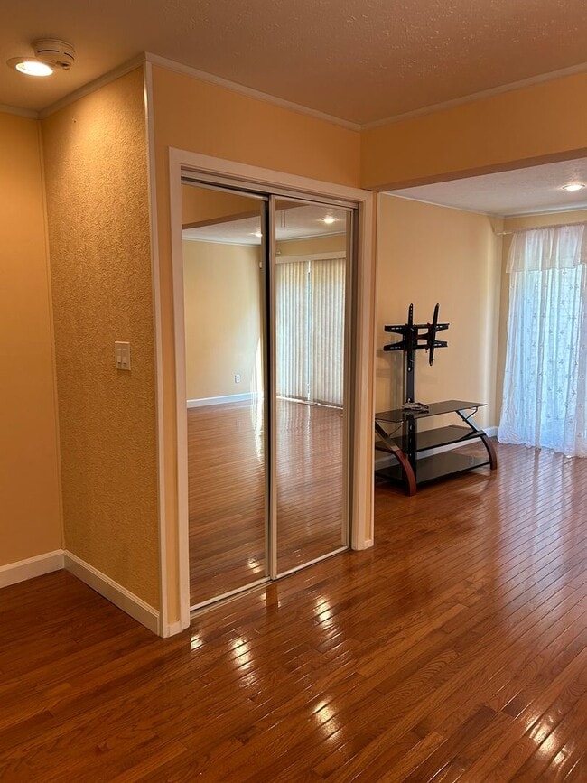 Photo - 3 Bedroom Condo with Full Finished Basement for Rent
