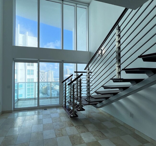 Building Photo - 41 SE 5th St Unit 2211