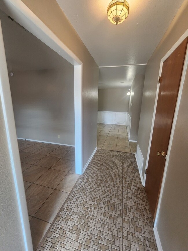 Photo - 3 bed 2 bath home, 2 car garage
