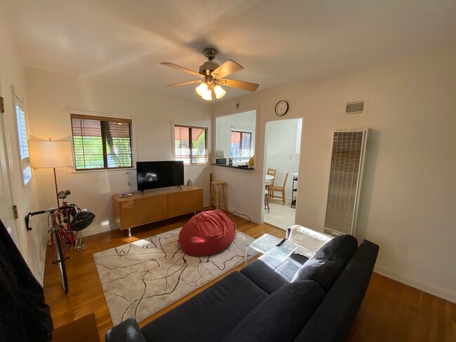 1344 1/2 N. Edgemont St.