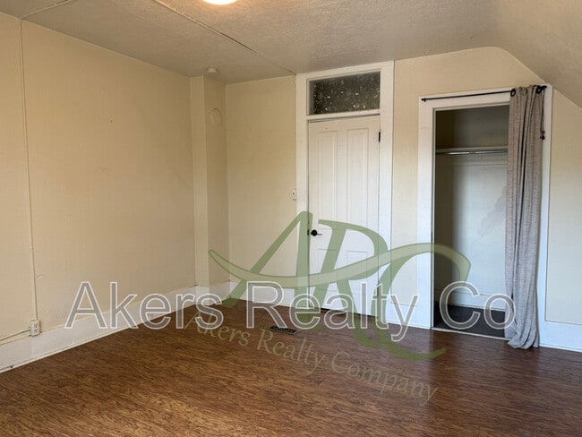 Photo - 518 W 9th St