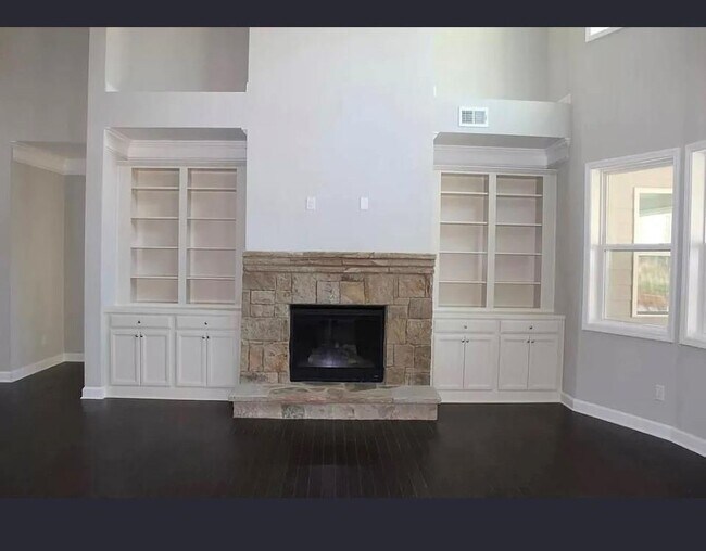 Photo - 428 Silver Brook Dr